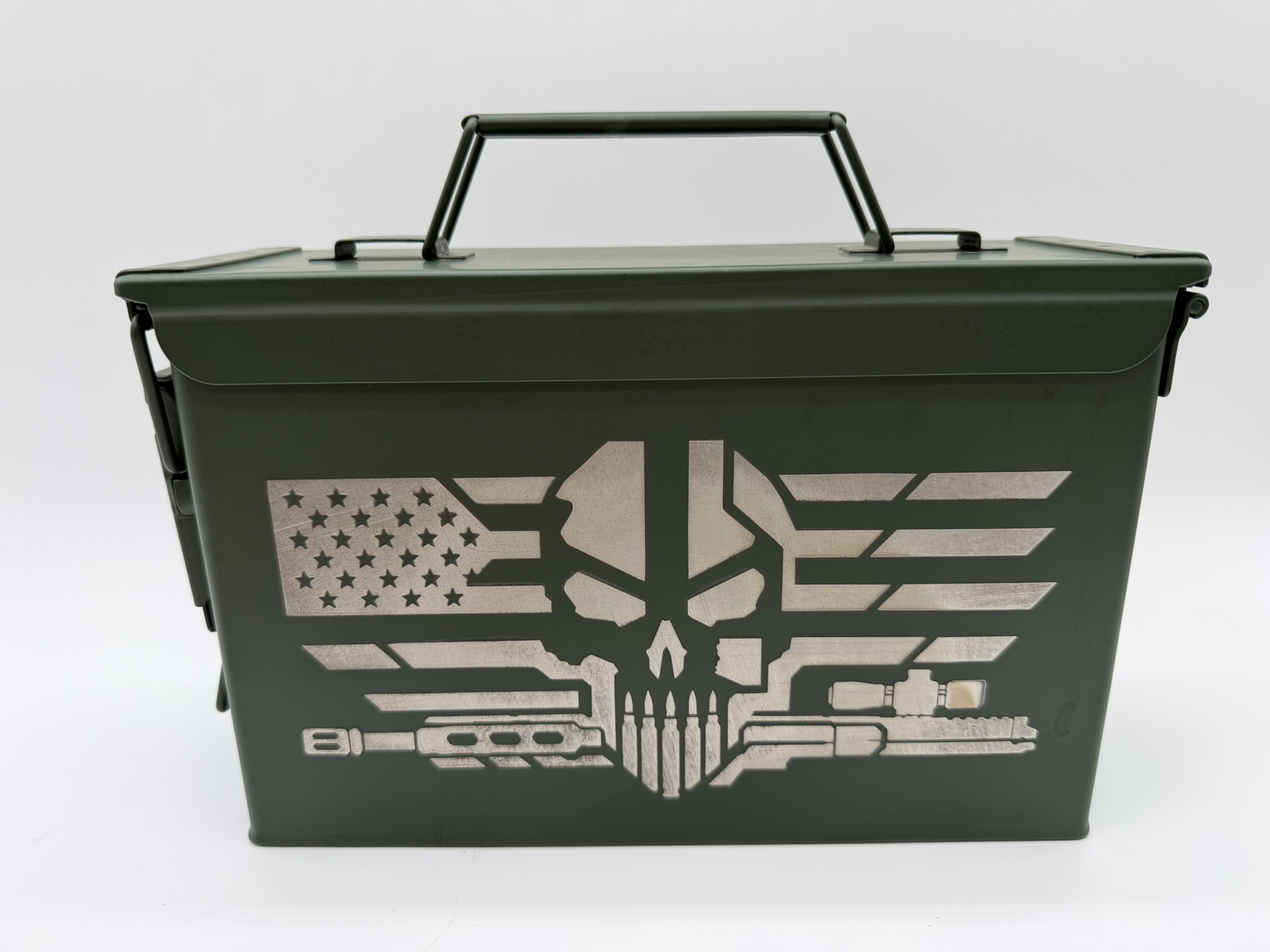 Olive ammo can with engraved flag artwork